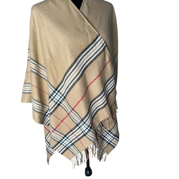 V. FRAAS Jackets & Blazers - V. Fraas Scottish Tartan Knit Light Weight Wrap - ONE SIZE